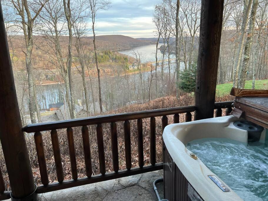 Bella Vista! Amazing Lake Views, Hot Tub, Peleton! Villa McHenry Exterior foto